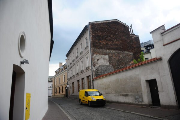 Dlaczego warto wybrać lokalną firmę do wywozu gruzu i odpadów?